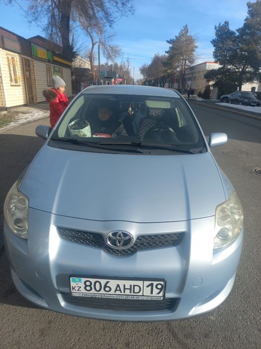 Тойота Аурис 2008 г.в.