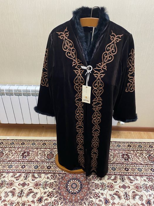 Пальто в нацинальном стиле на Наурыз