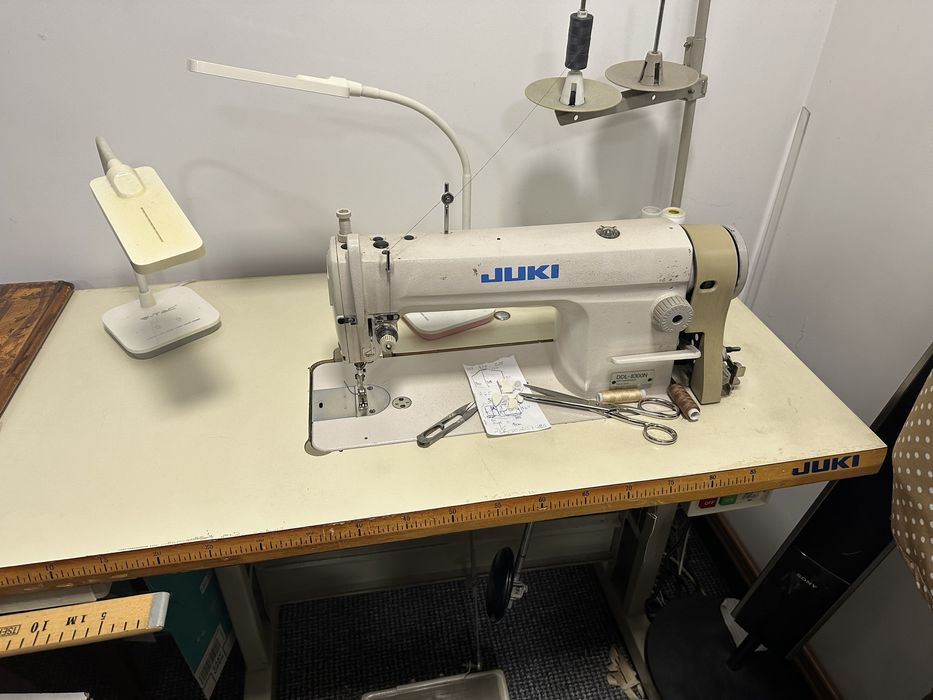 Masina de cusut profesionala JUKI