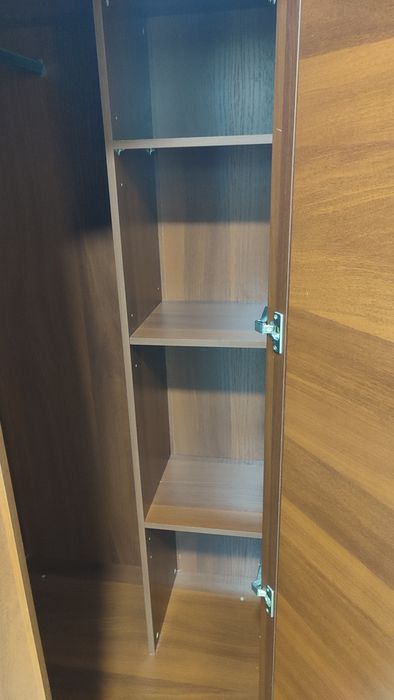 Продам шкаф. (Шифоньер) Угловой. 90*90см.