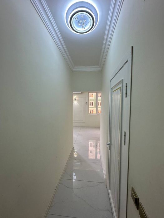 1 xona 3 etaj xon saroy domidan sotiladi