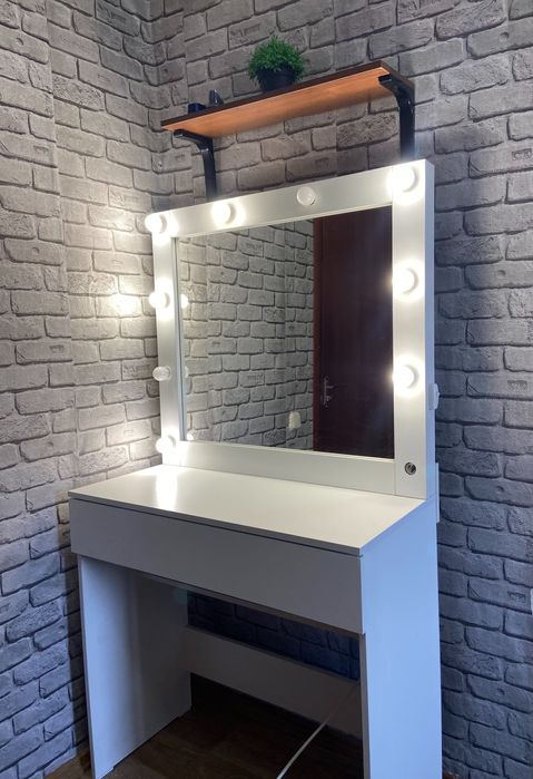 продаю макияжный стол