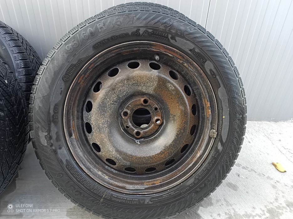 Гуми- 4 зимни 15ки, 4 летни 15ки и 2 зимни 14 ми ки