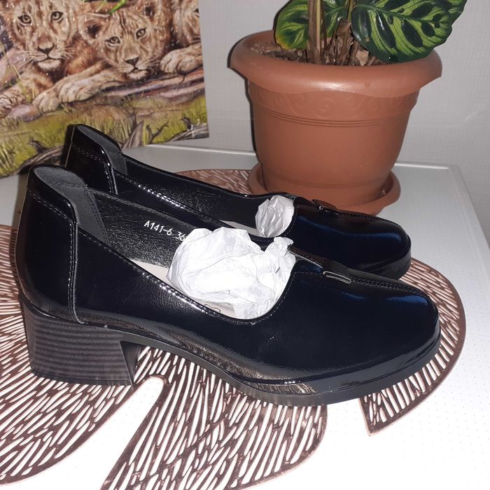 Дамски лачени обувки  36 номер