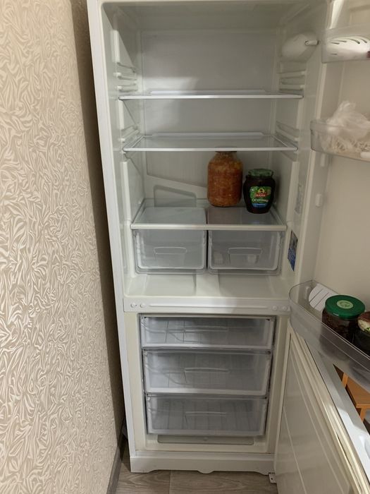 Холодильник Indesit