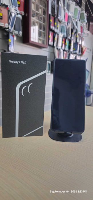 Samsung Galaxy Z Flip 7, 256GB, 12GB RAM, Ca Nou, Desigilat, Factura, Garantie