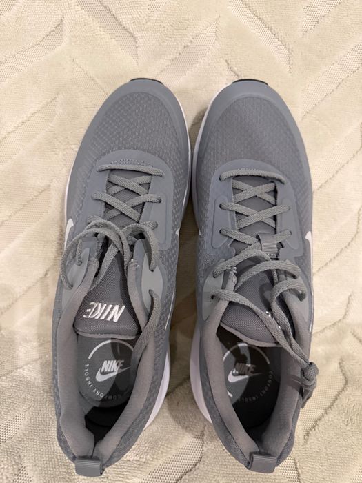 Чисто нови мъжки маратонки Nike