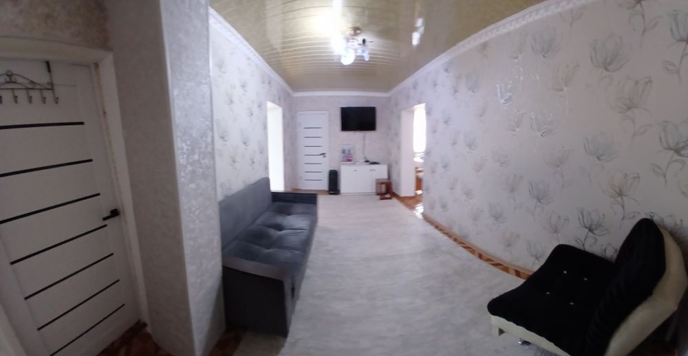 Продам дом + две времянки