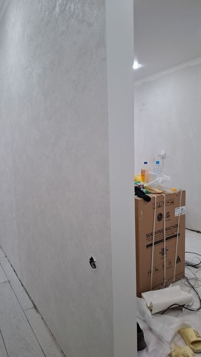 Поклейка обоев и шпаклевка