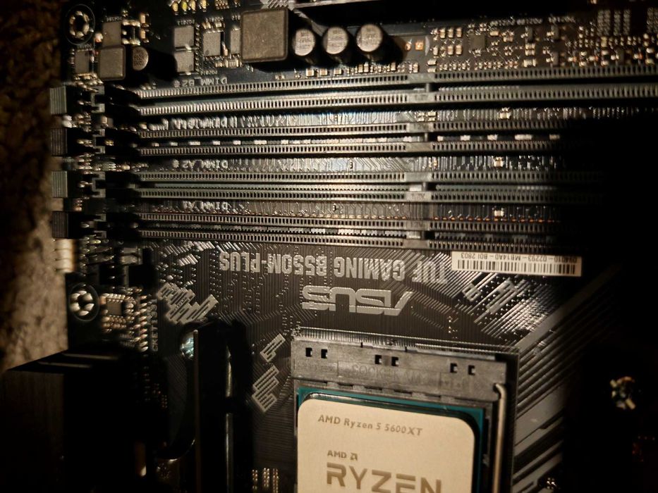 Asus TUF B550M-Plus Gaming + RYZEN 5 5600XT 6-Core (4.7 GHz) AM4