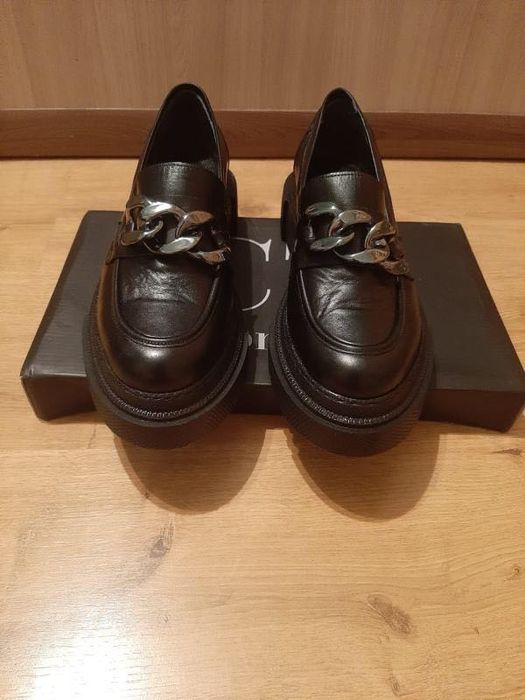 Кожаные чёрные лоферы