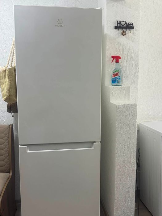 Vând mașină de spălat și frigider