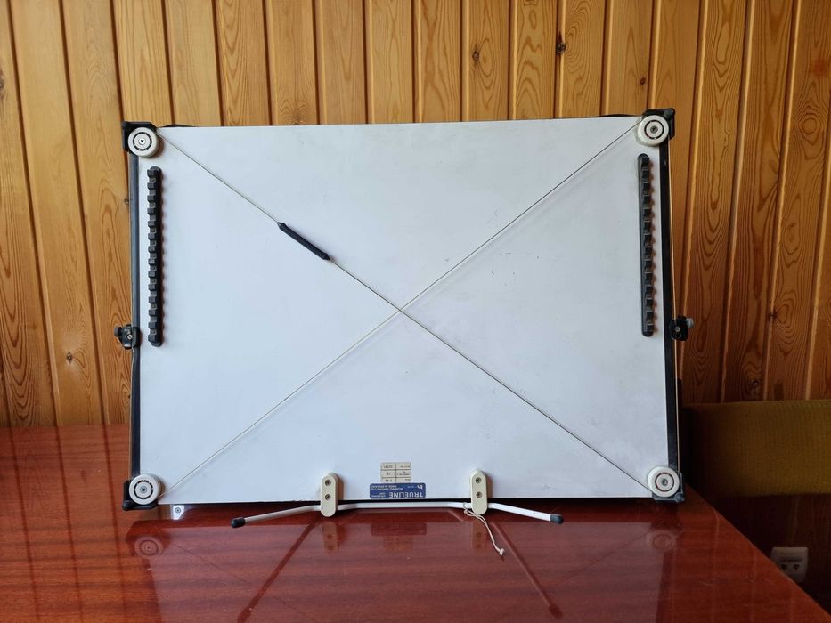 Чертежная доска (кульман)