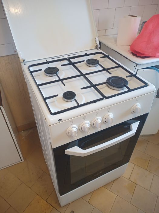 Aragaz Arctic cu cuptor