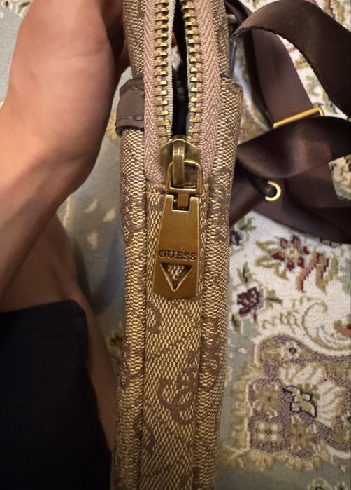Продаются оригинал барсетка Guess