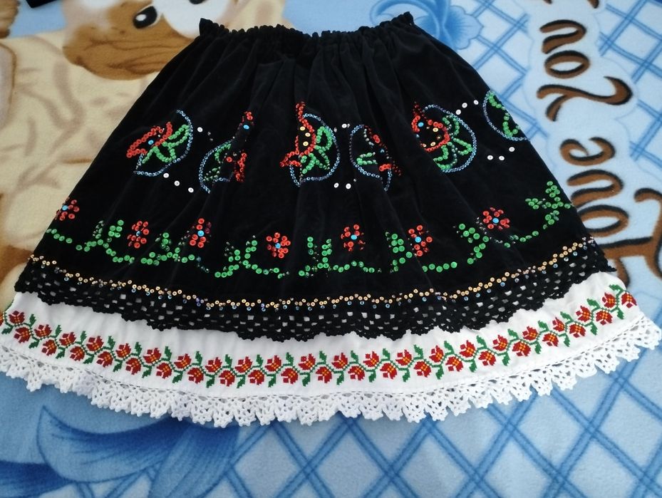 Fustă costum popular