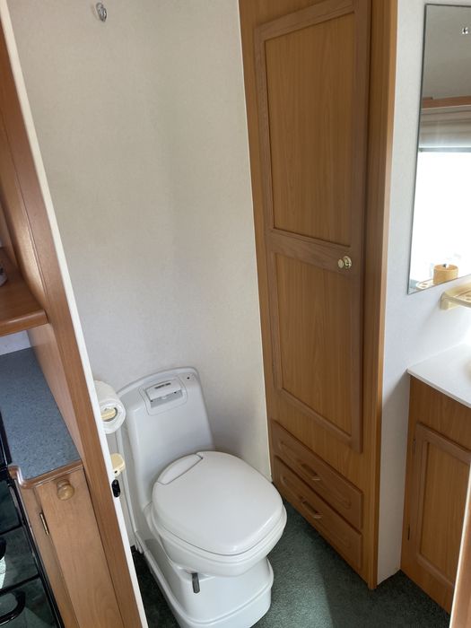 Rulotă Avondale Dart 470/2 | Mover | Duș separat | Fără infiltrații