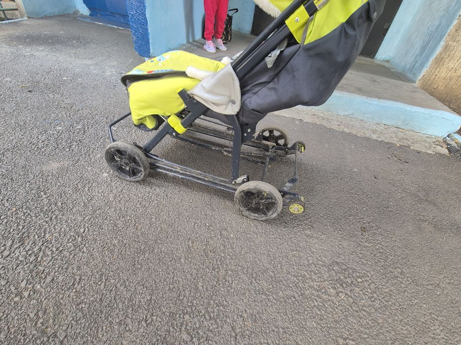 Продам зимнюю коляску-санки