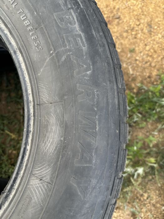 Шины 2 штуки 265/65/17