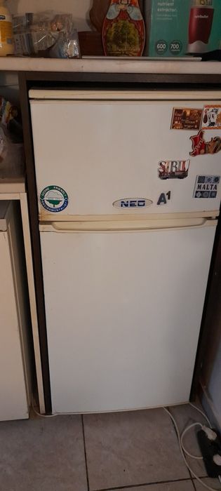 Продавам хладилник и фризер