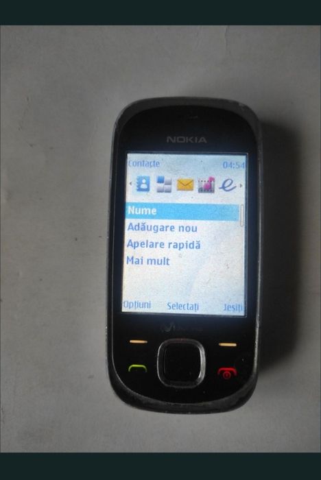 Telefon cu tastatură cu cameră foto video, foarte bine întreținut, arată foarte bine.