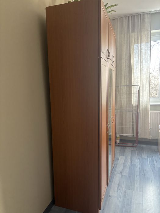 Двукрилен гардероб