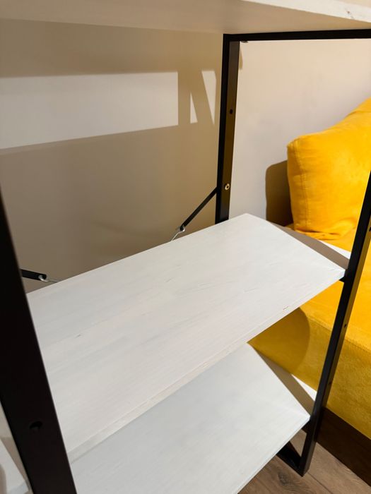 Етажерка от дърво и метал