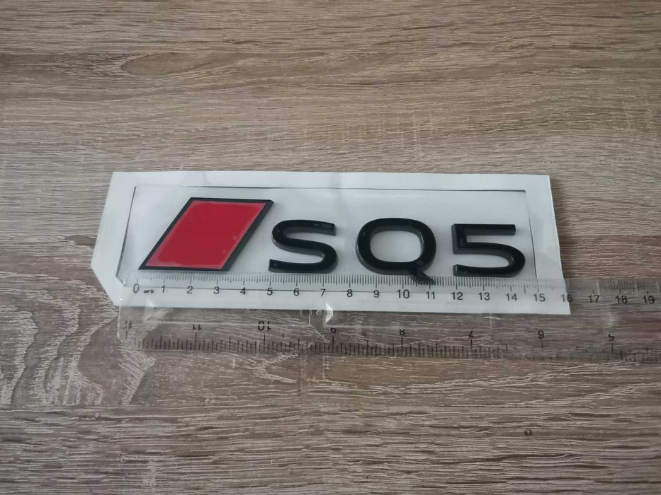 емблема Audi SQ5 нов стил черно с червено