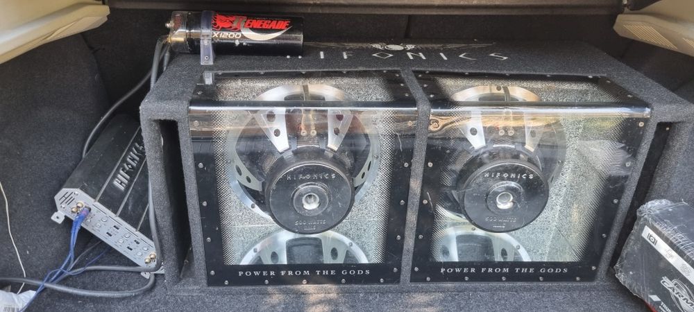 Vând subwoofer Hifonics 1000w+stație+condensator