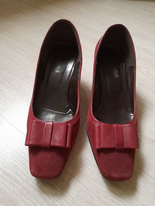 Pantofi negri /grena din piele