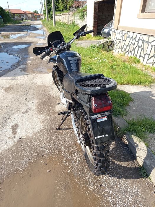 Продавам кросов мотор с двигател на атв honda 200cc.