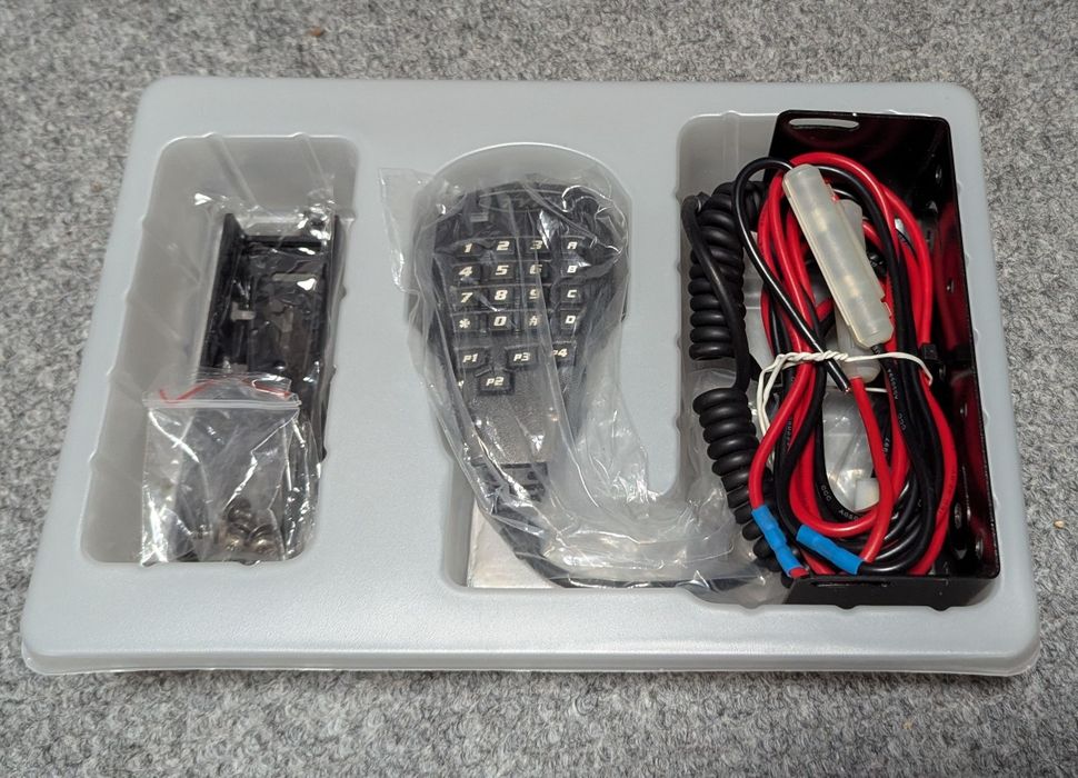 Продавам радиостанция TYT-9800