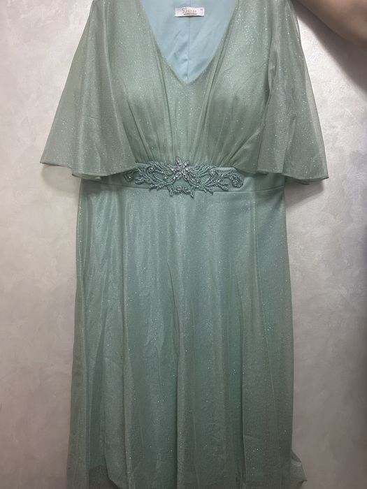 Продам женские платья