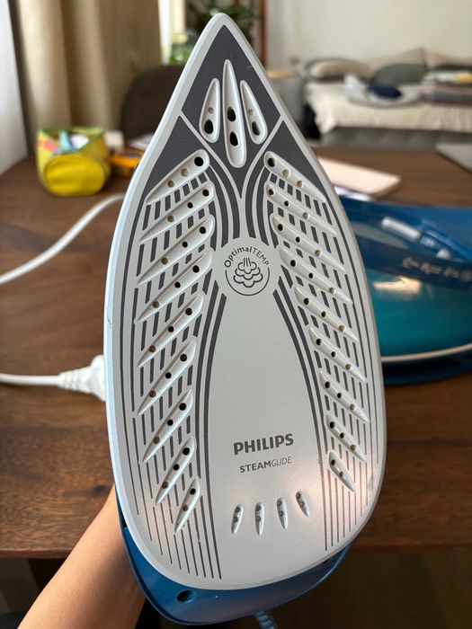 Philips PerfectCare Compact GC7844/20 – за ремонт, не подава пара
