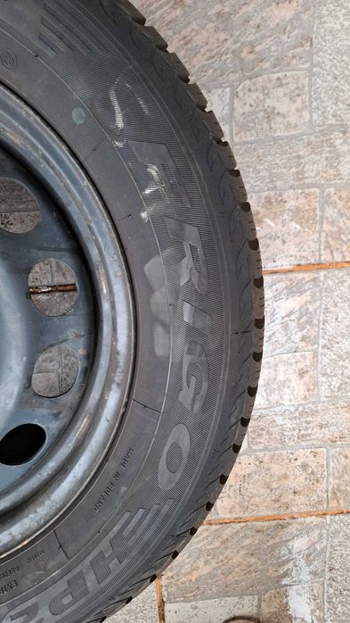 Vand 4 Cauciucuri de iarna 215/60R16 +Jante+Capace -se vand si separat