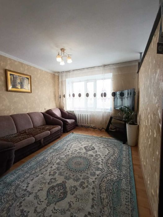 Продается  3 комн кв Габдуллина. 64 в центре