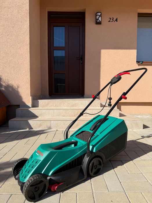 Bosch ARM 32 – mașină electrică tuns iarba