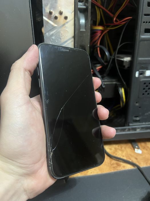 Продам айфон 11