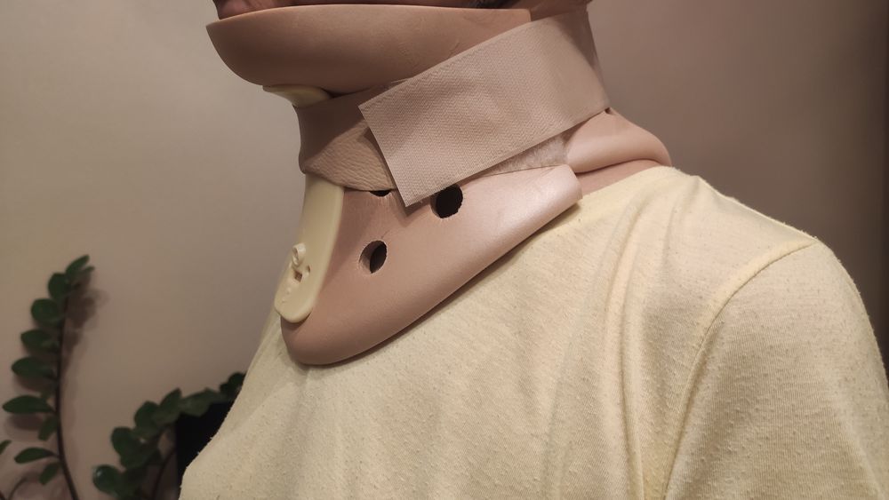 Воротник -ортез для шеи ,жесткий