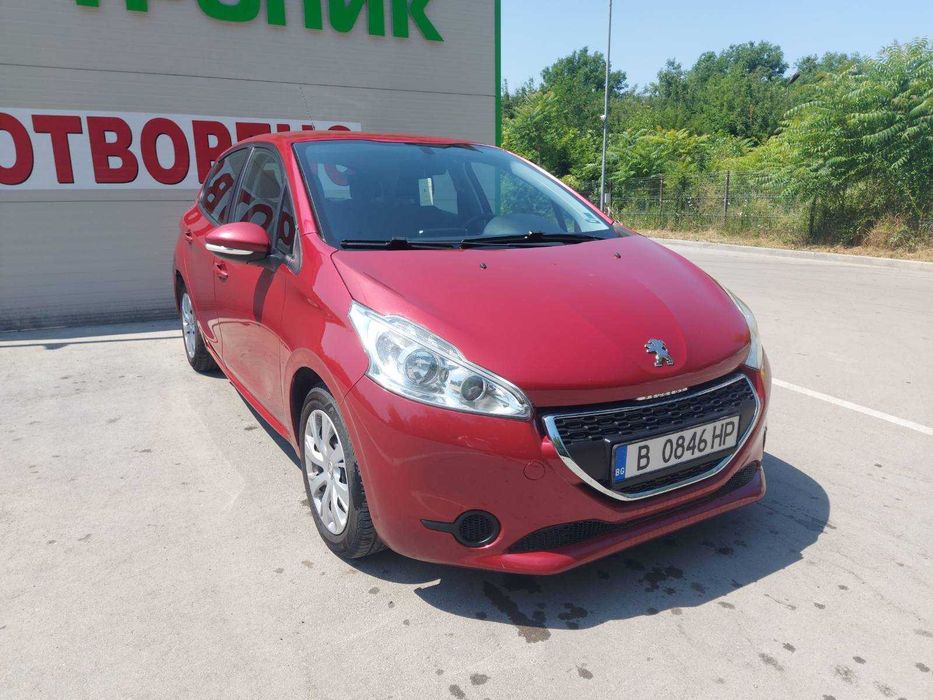 Peugeot 208 1.2 бензин 82к.с  2013г.