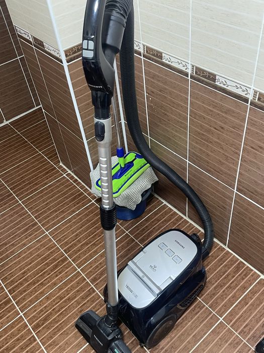 Пылесос самсунг .