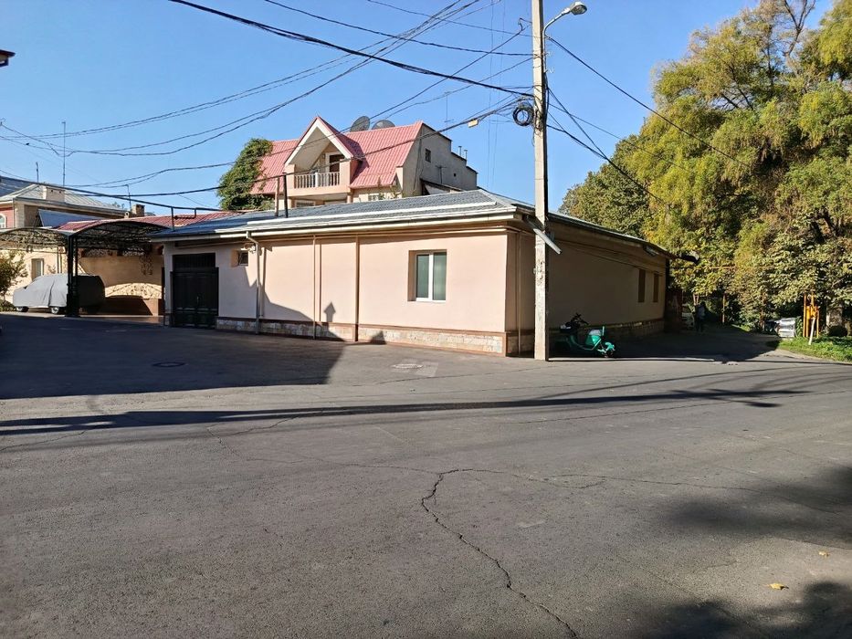 Продаётся угловой участка под бизнес в яккасаройском районе!