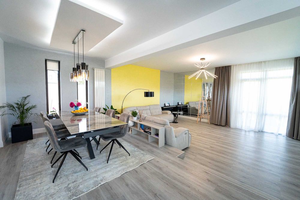 Casa exclusivista in Rediu, Iasi cu vedere la padure, premium mobilata, cu garaj, panouri + baterii