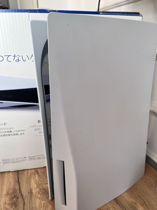 Продаю PlayStation 5 в идеальном состоянии