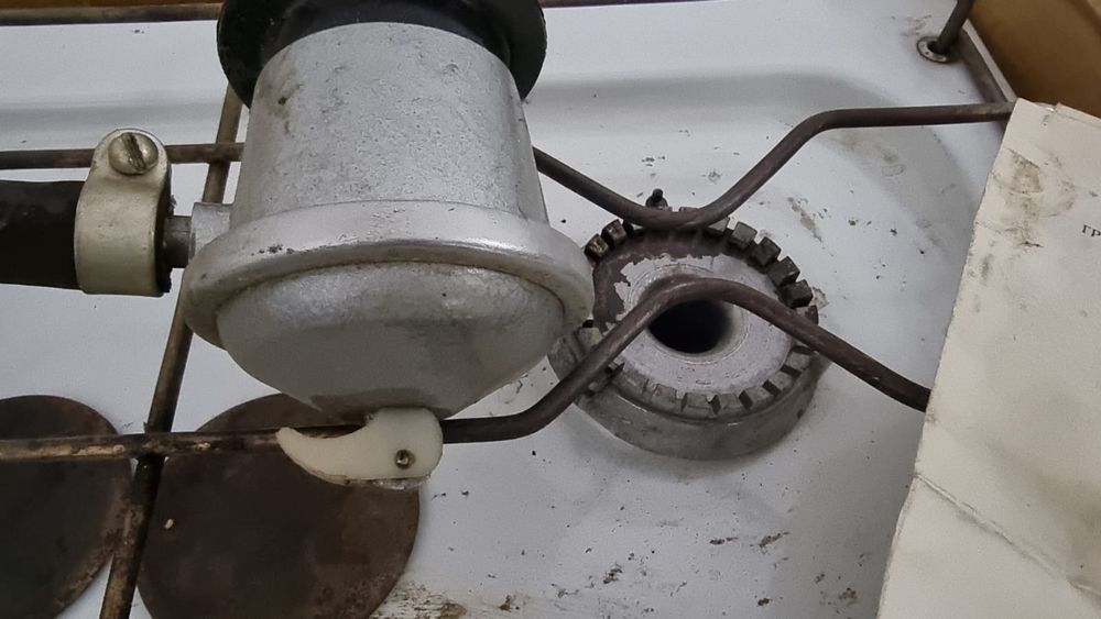 Продам газовую плиту