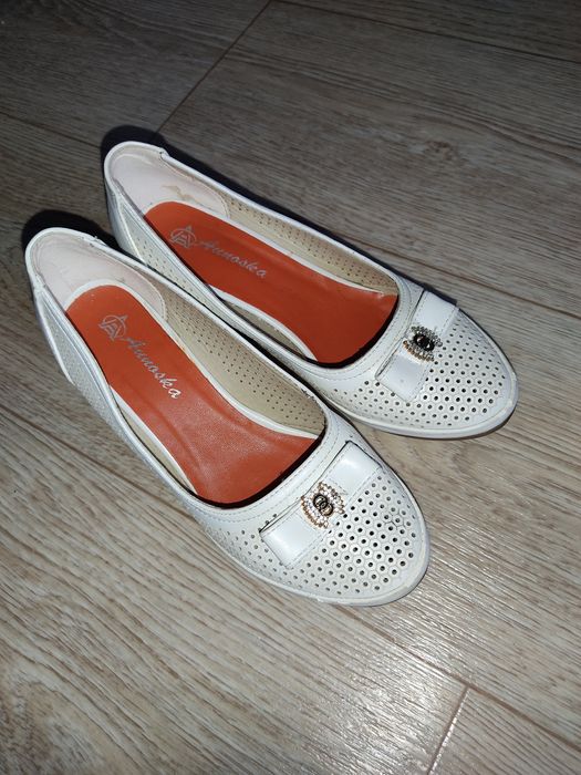 Продам женские туфли