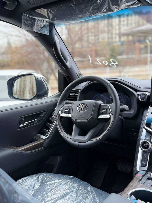 Sotuvda Toyota Land Cruiser 300  7 Mesta