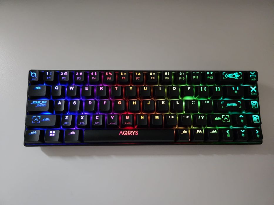 PC  gaming 

Memorie ram 8gb ddr3

1 ssd Kings