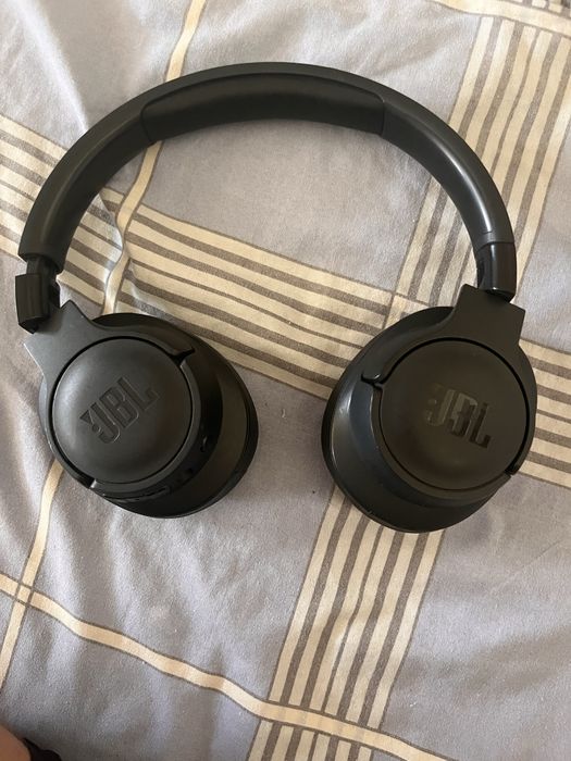 Продаю наушники JBL