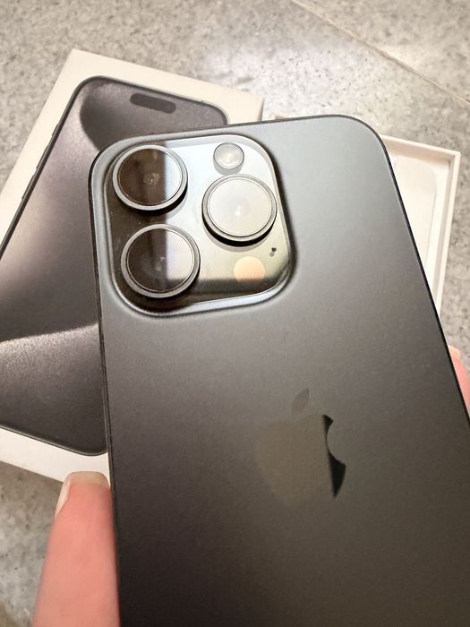 Продавам чисто нов iphone 15 pro